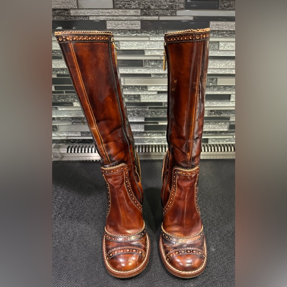 Dolce & Gabbana Fall 2008 high heel boots. Preowned. Brown.